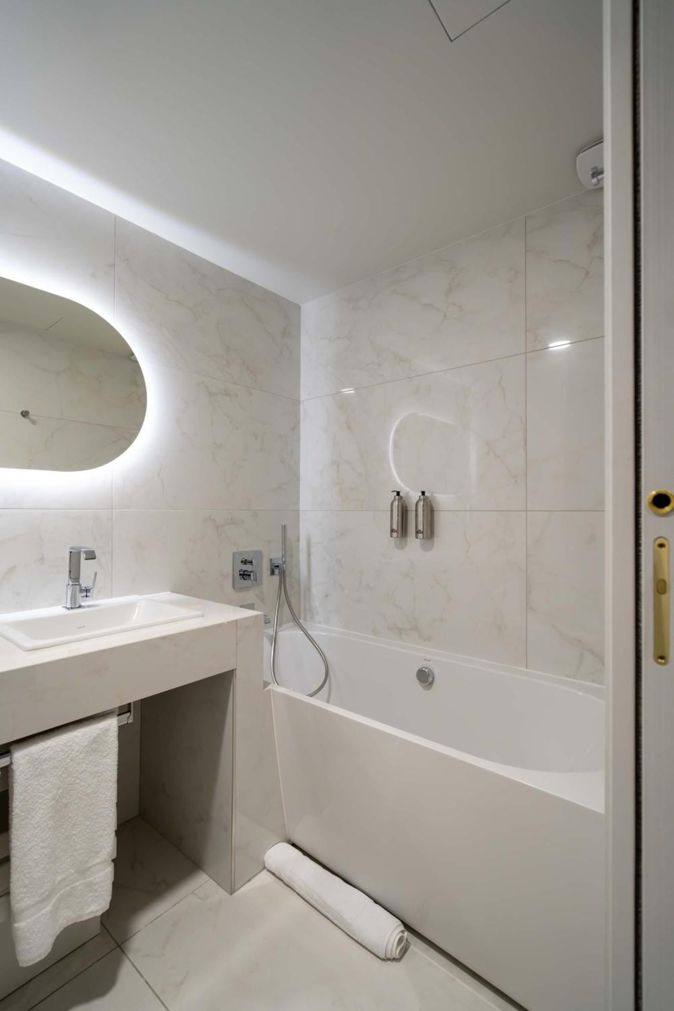 Hotel Et Restaurant Le Regina 4*